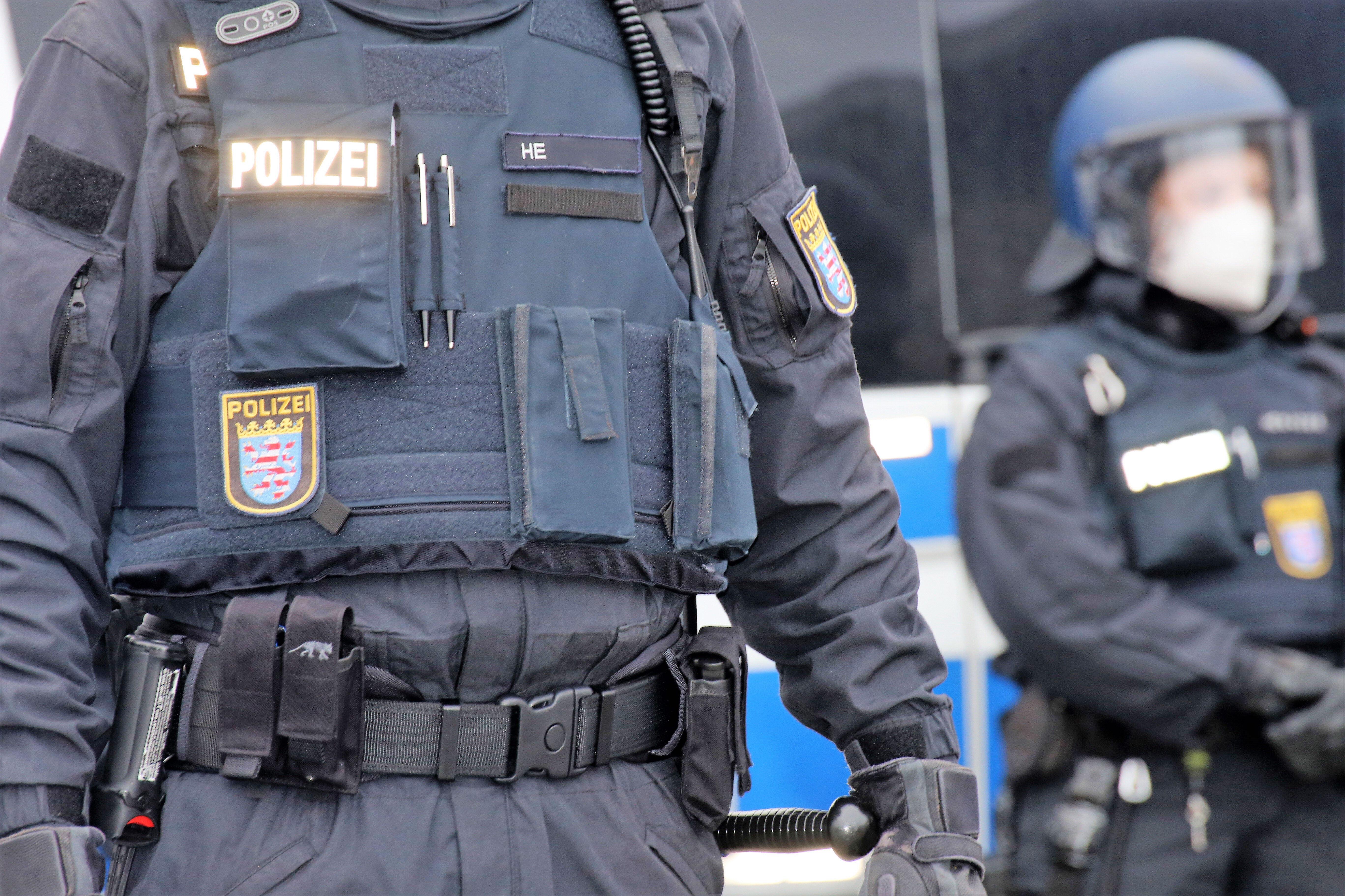 Eilmeldung! Bewaffneter Mann bedroht Mutter und Baby! SEK-Einsatz in Recklinghausen!