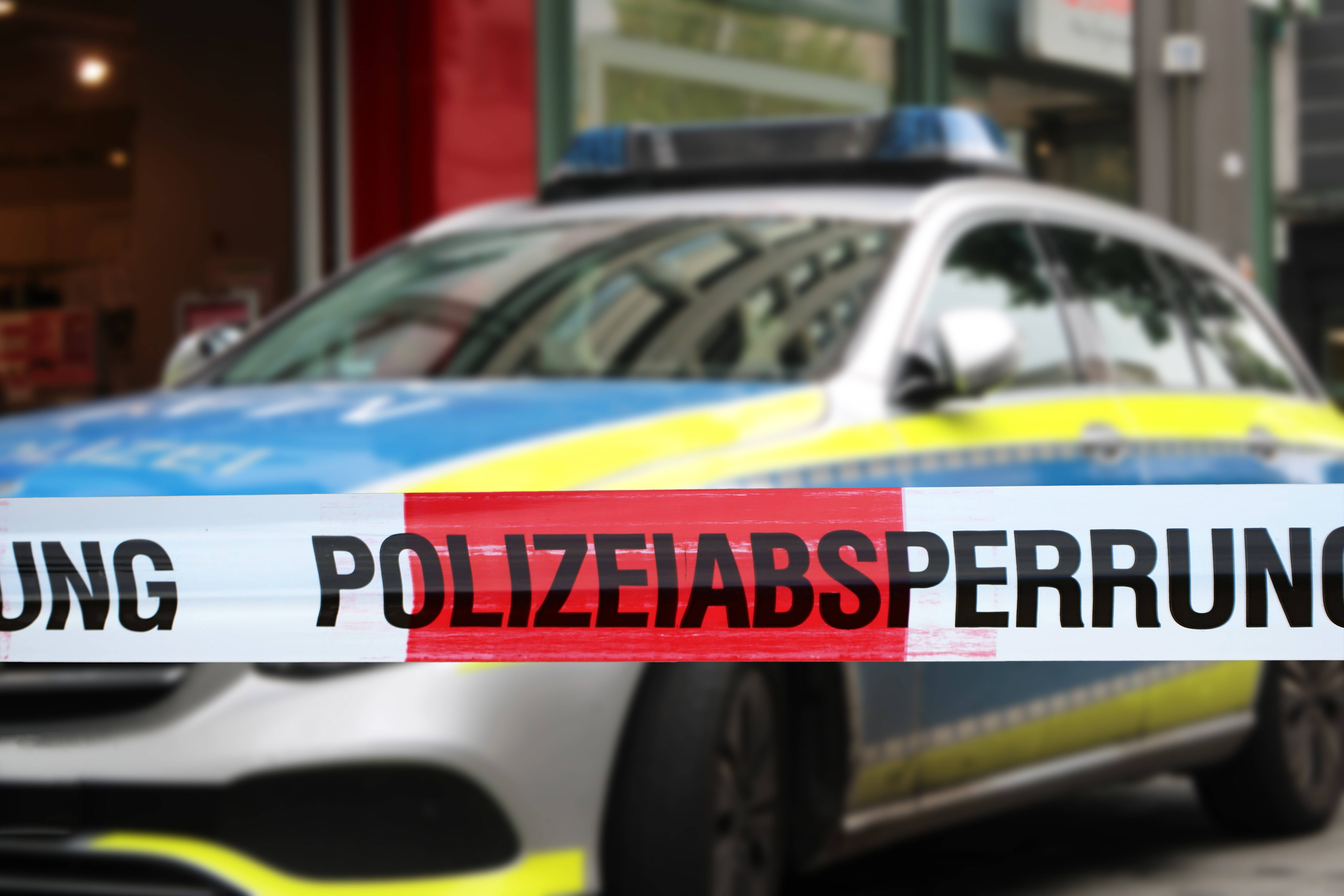 Schüsse am hellichten Tag - Familie des Opfer erschwert Einsatz der Rettungskräfte